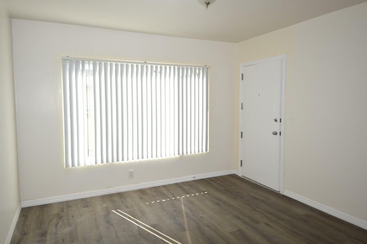 England Ave. - 10231 S. - Photo 3 of 11