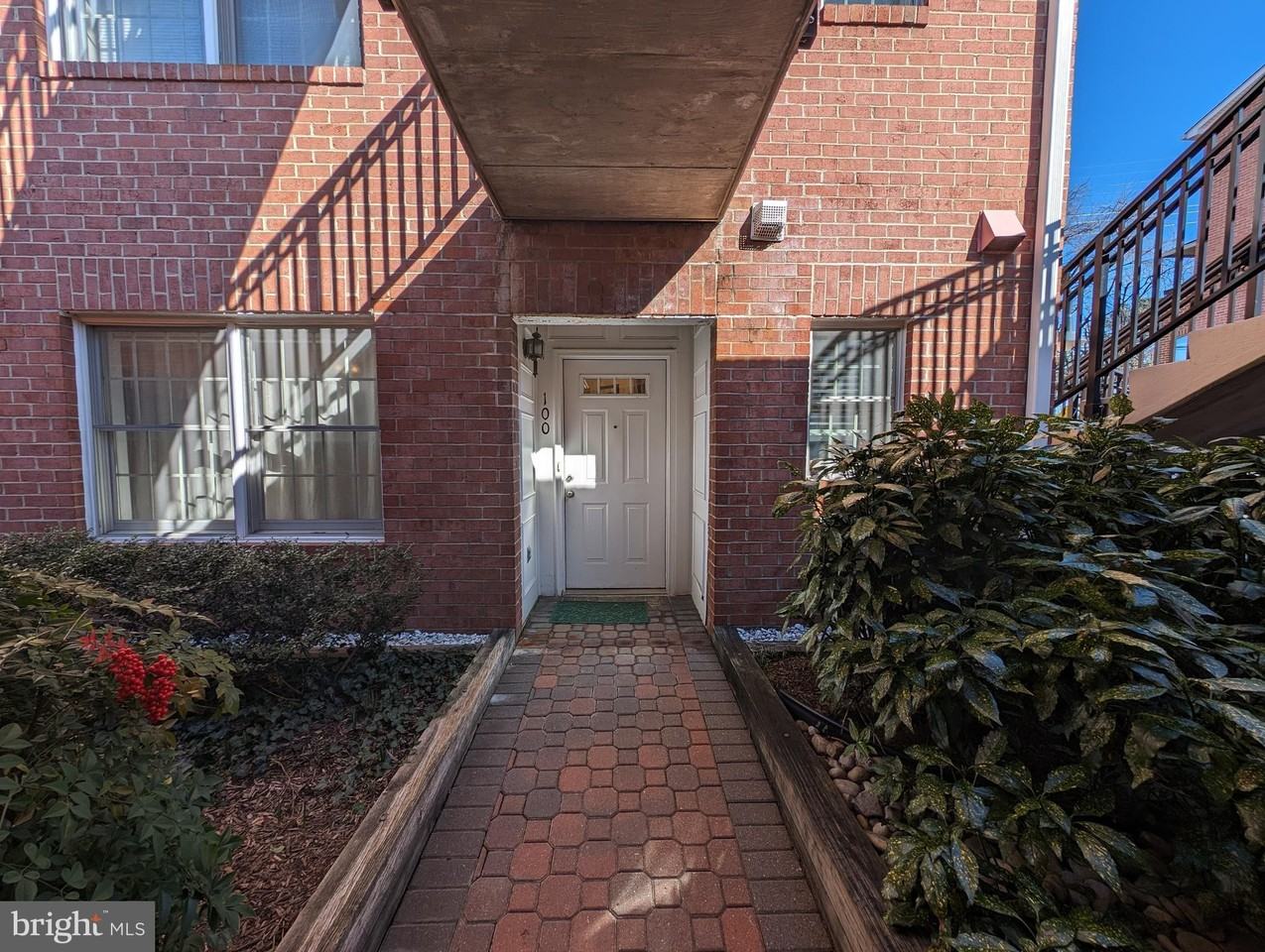 6916 Fairfax Dr 100, Arlington, VA 22213 2 Bedroom Apartment for