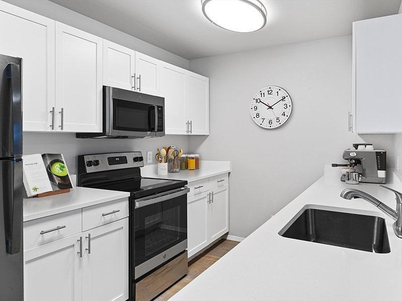 1510 Cooley St - Photo 2 of 12