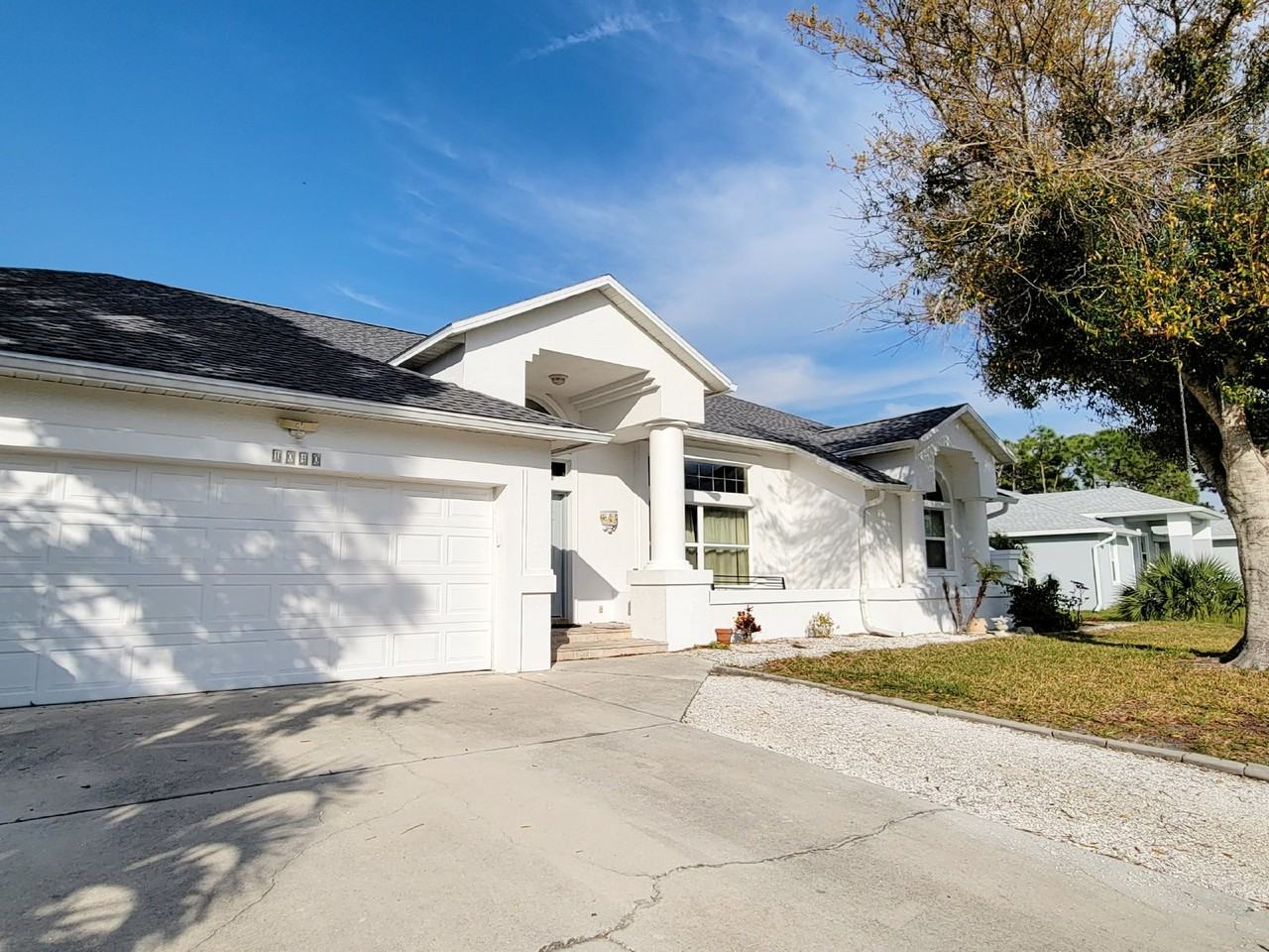 1040 Bay Harbor Dr - Photo 2 of 9