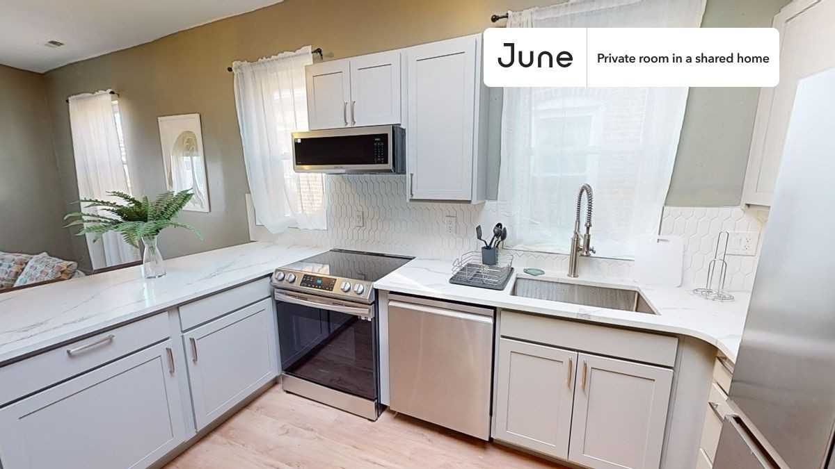 1227 Harvard St Nw #C - Photo 7 of 14