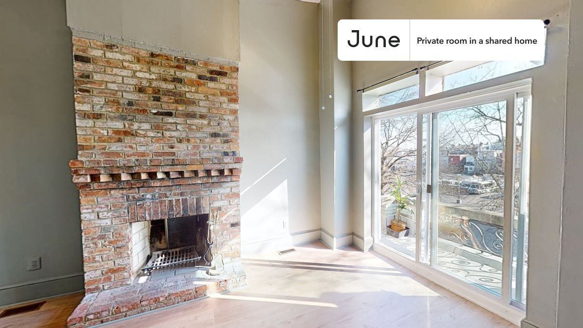 1227 Harvard St Nw #D - Photo 5 of 15