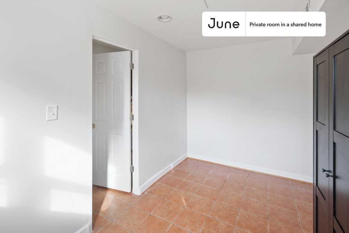 541 Florida Avenue Northwest #A - Photo 5 of 18