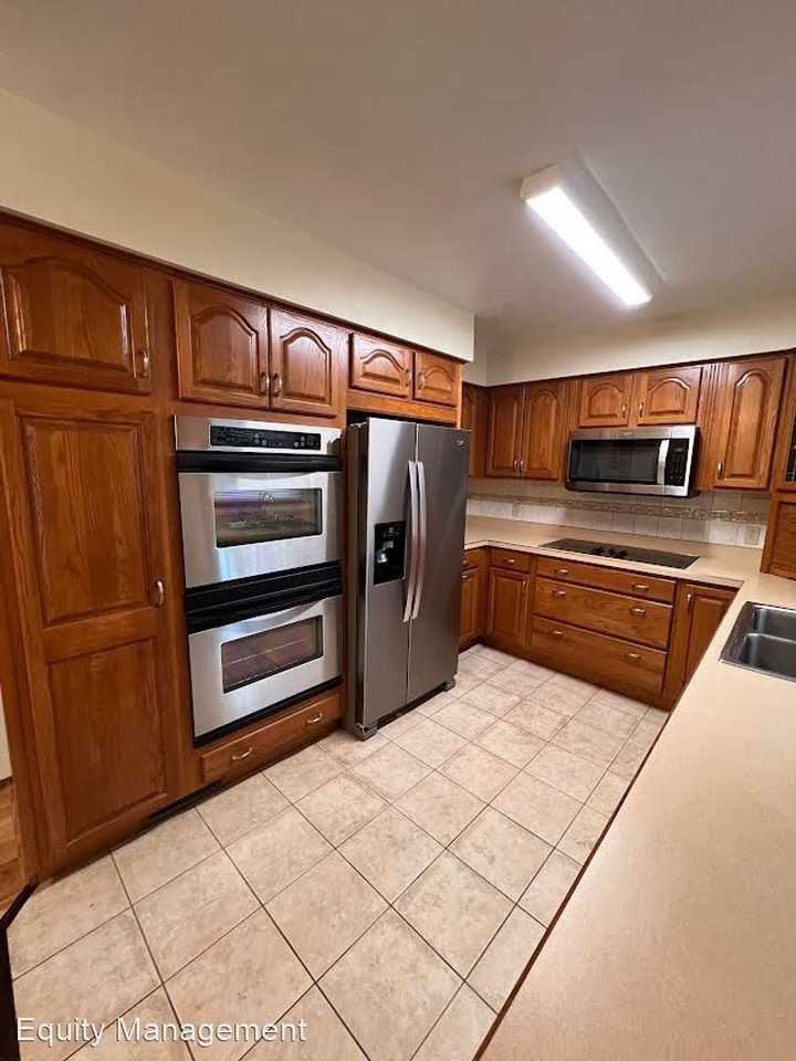 1904 Paisley St - Photo 3 of 17