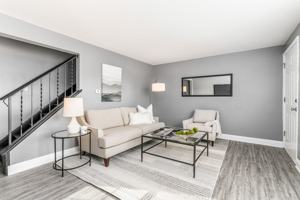featured image of 1462 Elaine Rd