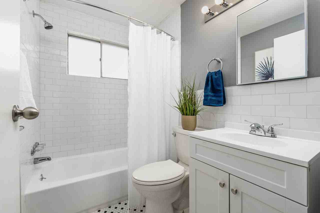 Courtyard Townhomes - Photo 5 of 50