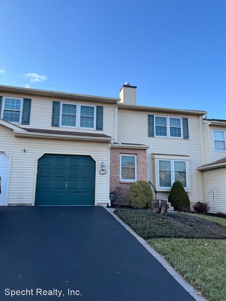 48 Shelly Ln - Photo 2 of 47