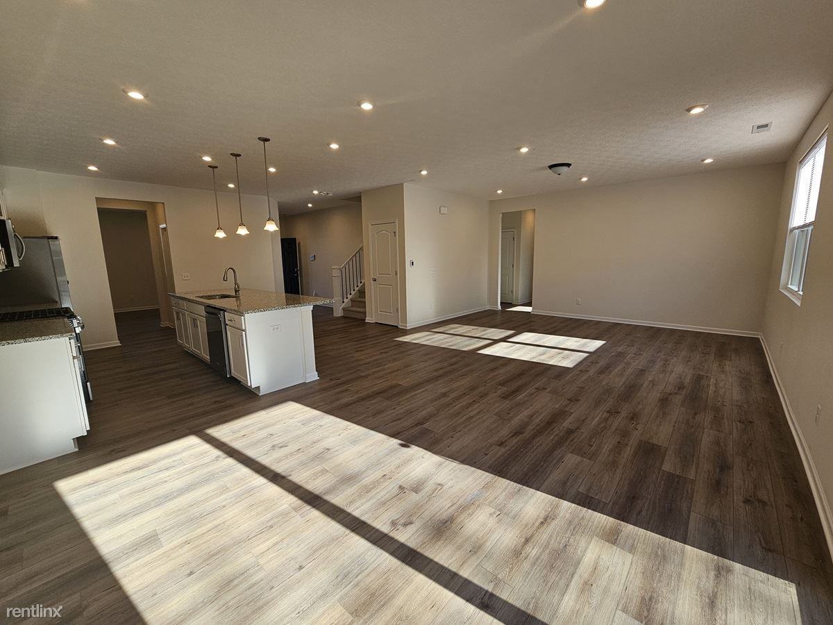 1140 Lake Forest Dr - Photo 3 of 17