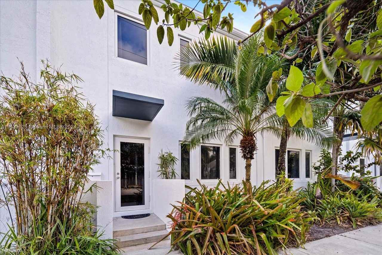 726 Ne 5th Ave - Photo 2 of 11