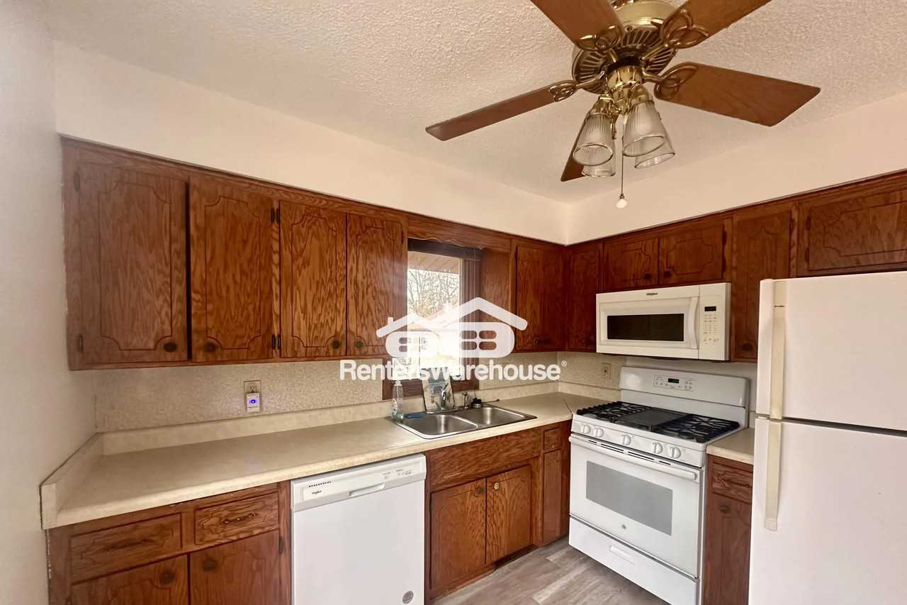 1640 Burns Ave - Photo 2 of 32