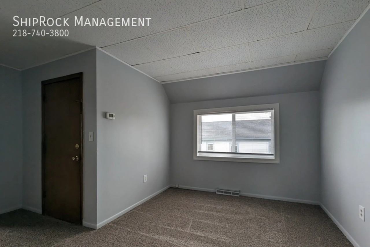 209 E 5th St Uppr - Photo 2 of 15