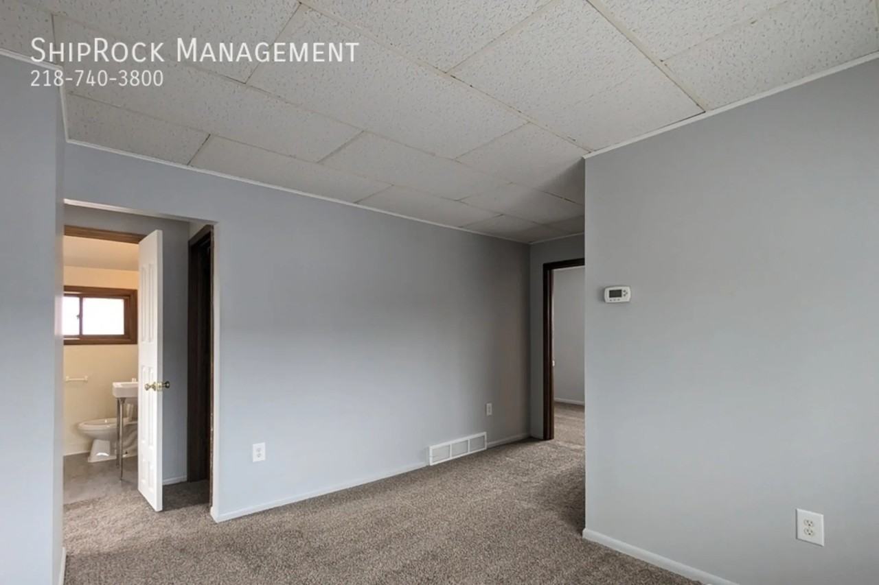 209 E 5th St Uppr - Photo 3 of 15