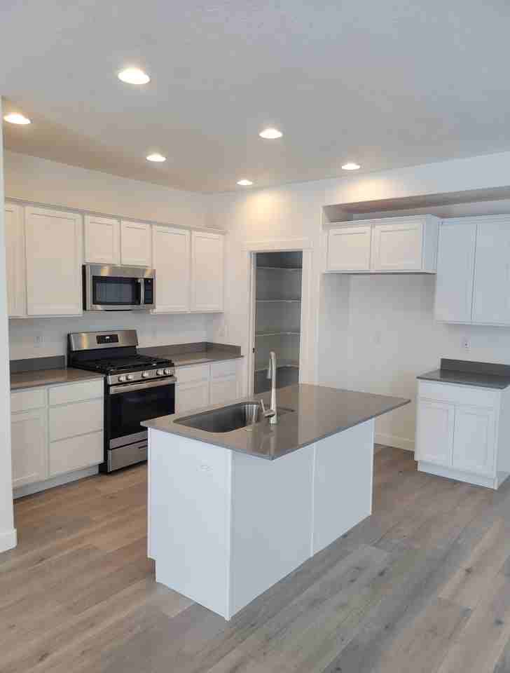 1593 S Haven Pkwy - Photo 2 of 12