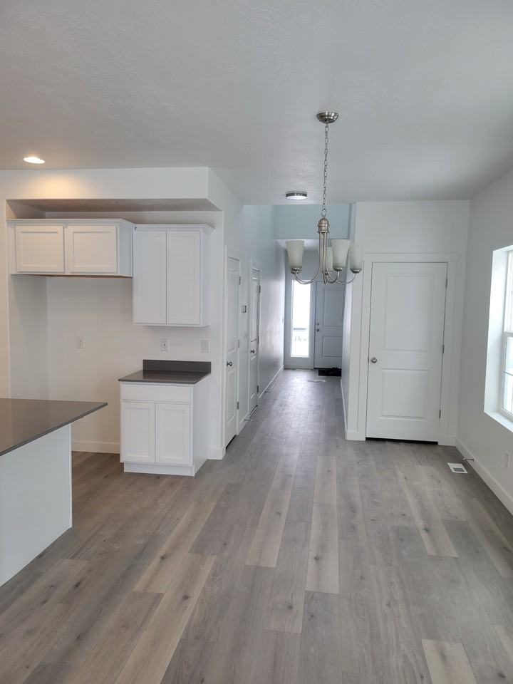 1593 S Haven Pkwy - Photo 3 of 12