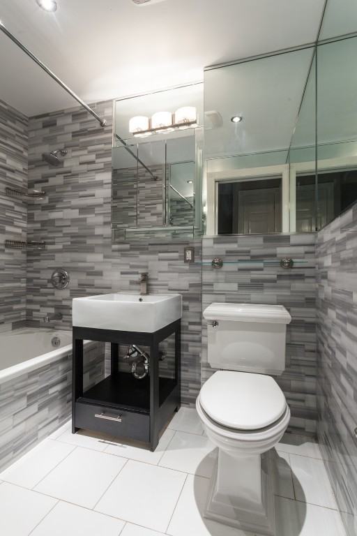 338 E 100th St #1B - Photo 3 of 8