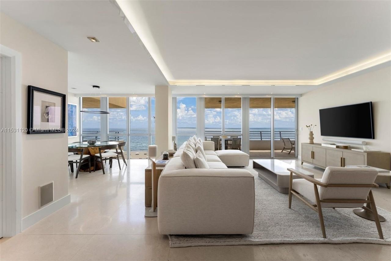 101 Ocean Dr #907 - Photo 3 of 32