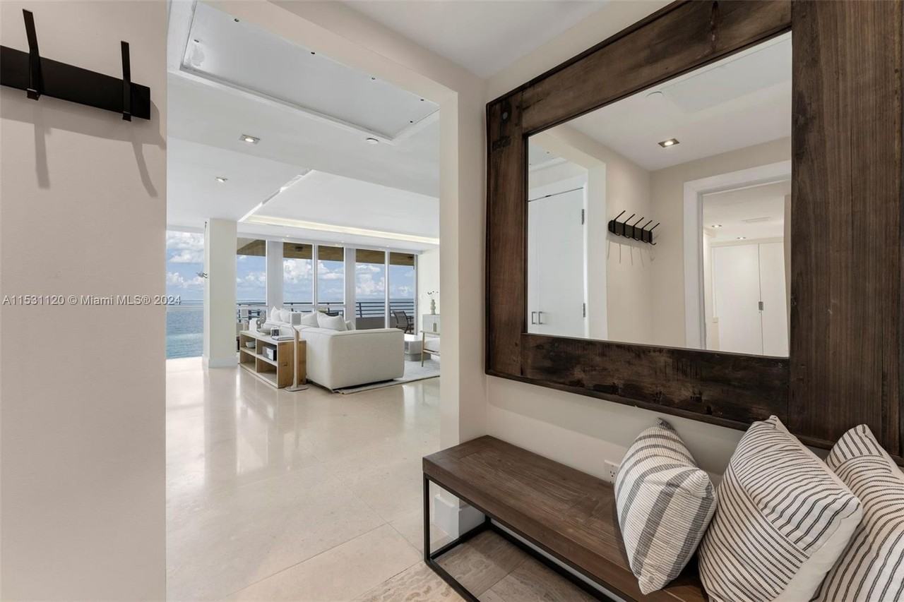 101 Ocean Dr #907 - Photo 4 of 32