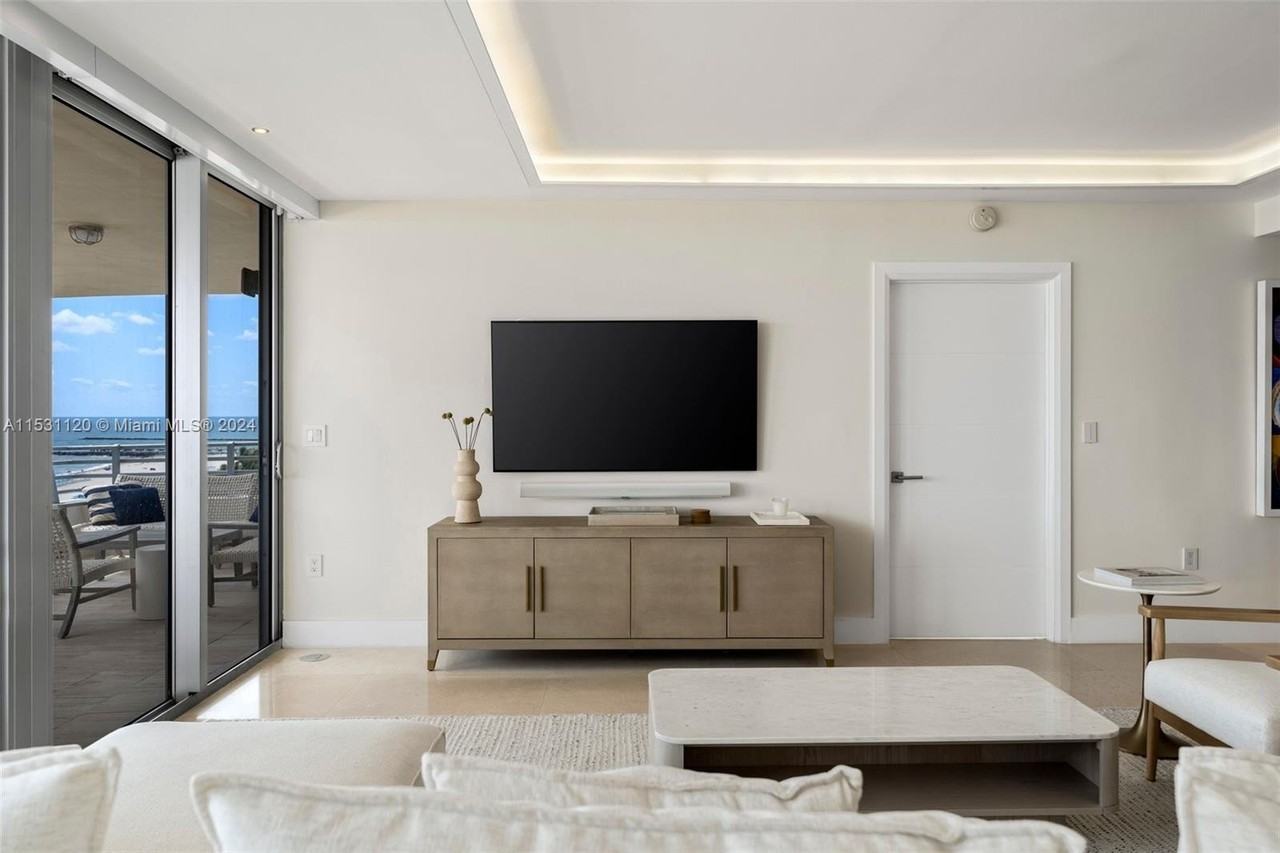 101 Ocean Dr #907 - Photo 6 of 32