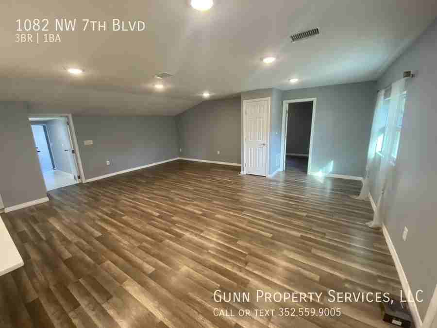 1082 Nw 7th Blvd - Photo 3 of 20