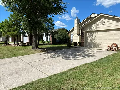 1111 E 63rd St - Photo 3 of 17