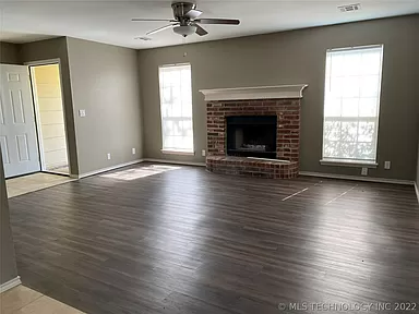 1111 E 63rd St - Photo 5 of 17