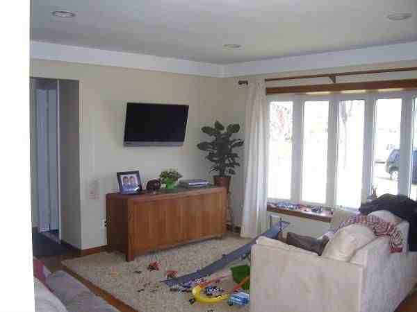 23501 Loomis Ct - Photo 3 of 5