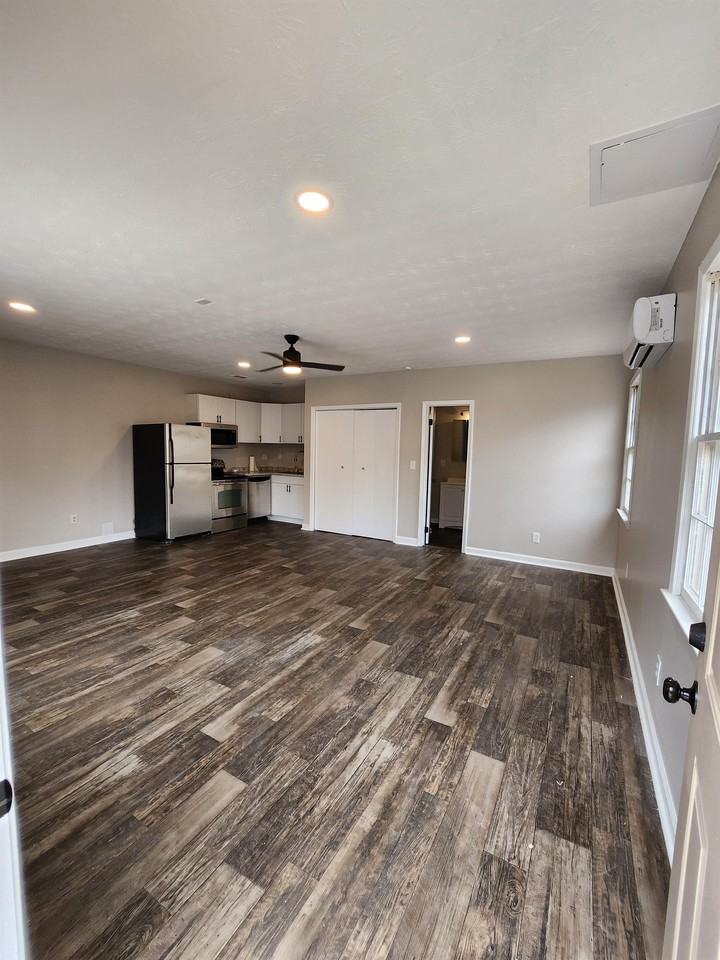 5405 Cindy Ln Se #B - Photo 2 of 8