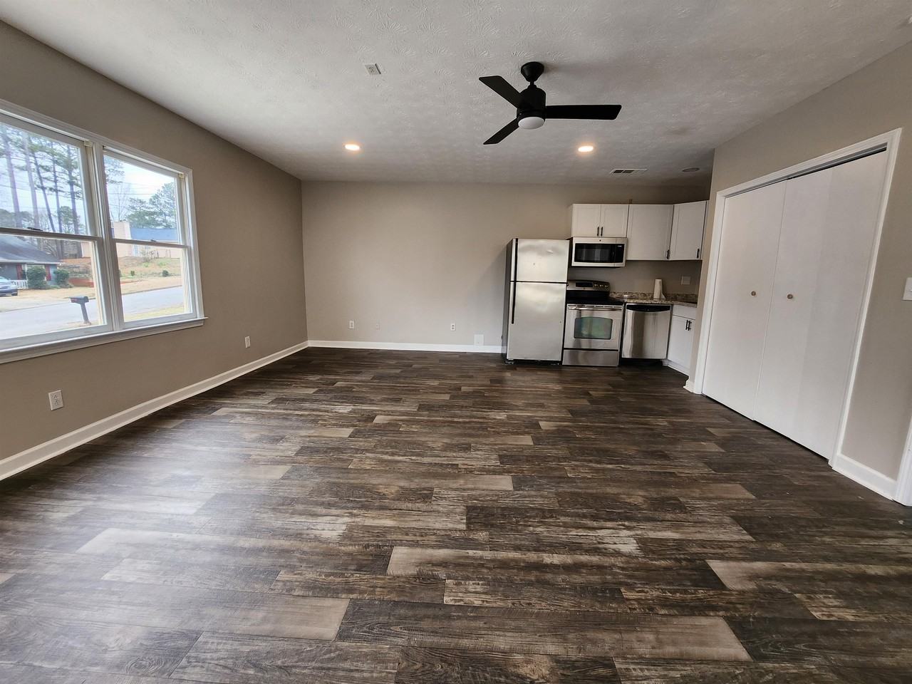 5405 Cindy Ln Se #B - Photo 4 of 8