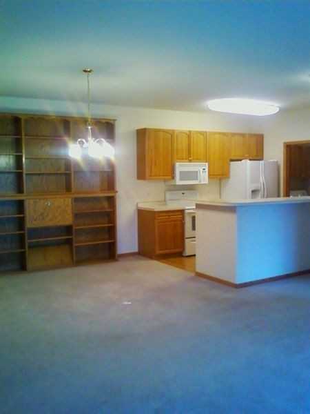 Lincoln Place Condo - Photo 3 of 9