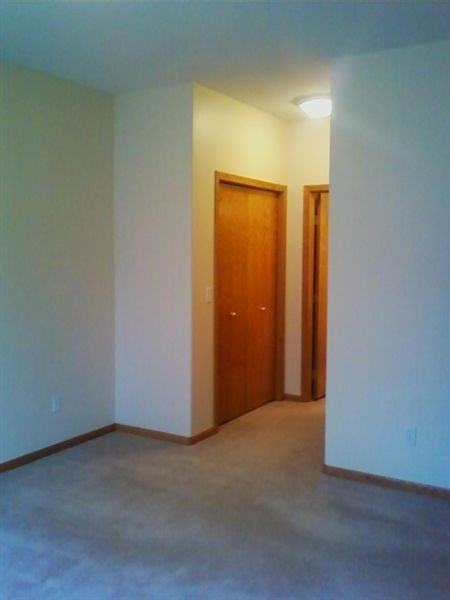 Lincoln Place Condo - Photo 2 of 9