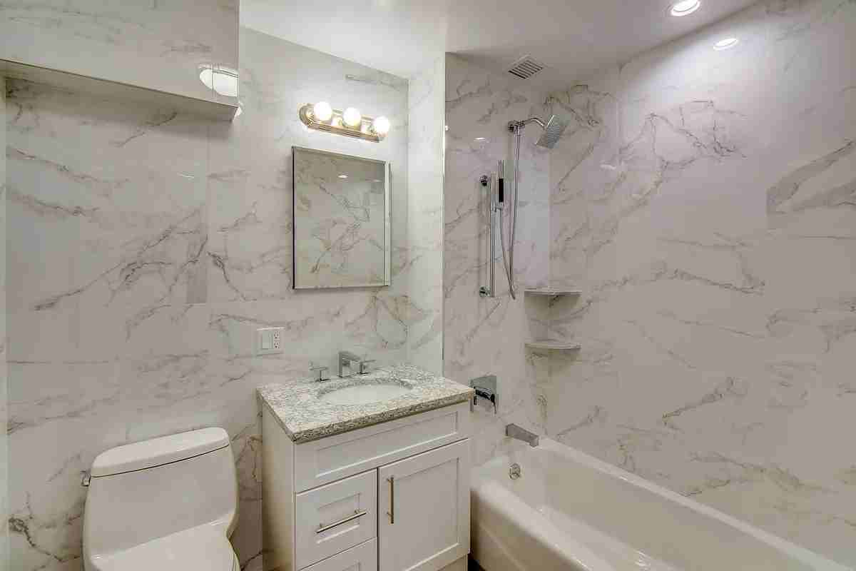 2540 31st St #4 - Photo 2 of 5