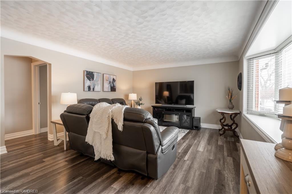 22 Fernwood Crescent - Photo 2 of 13