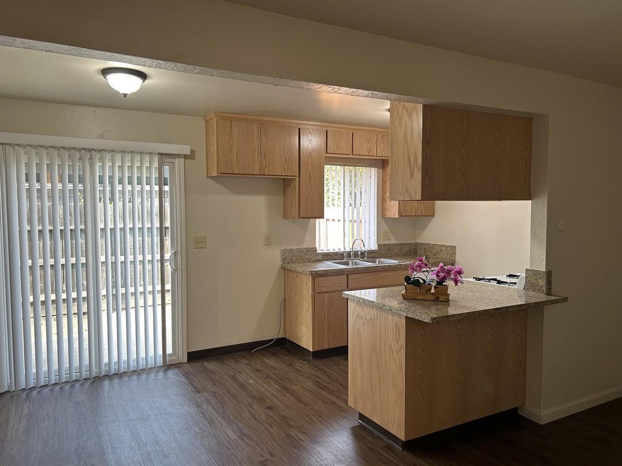 3013 Delta Avenue - Photo 2 of 21