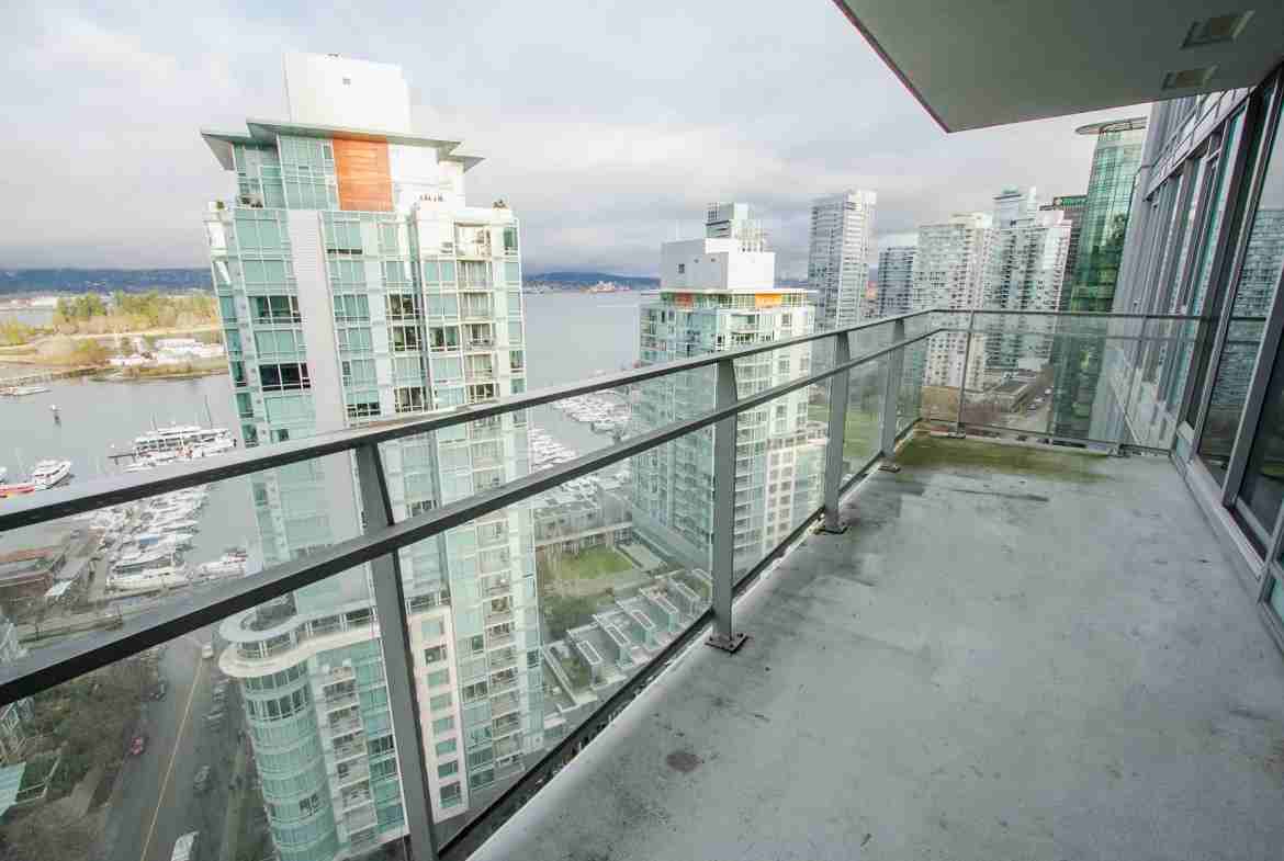 1499 Pender St W - Photo 2 of 8