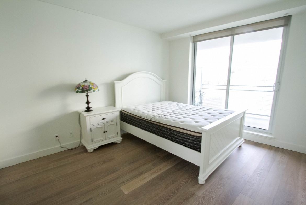 1499 Pender St W - Photo 3 of 8