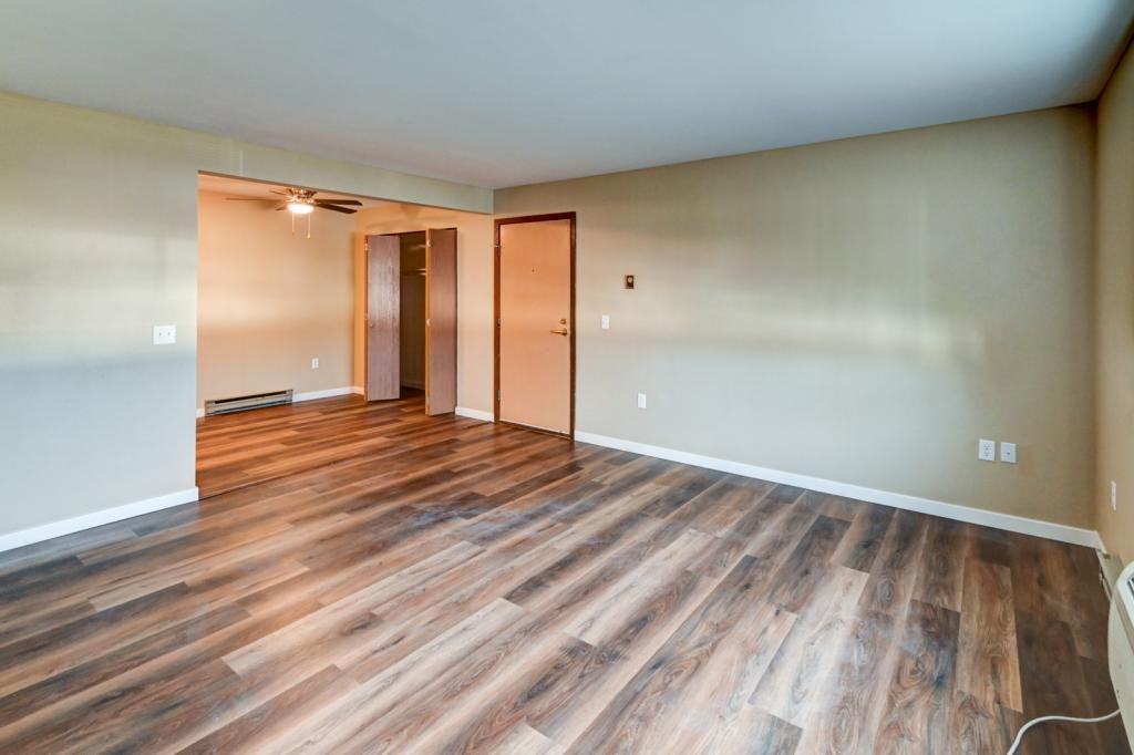 210 S Division St - Photo 4 of 16