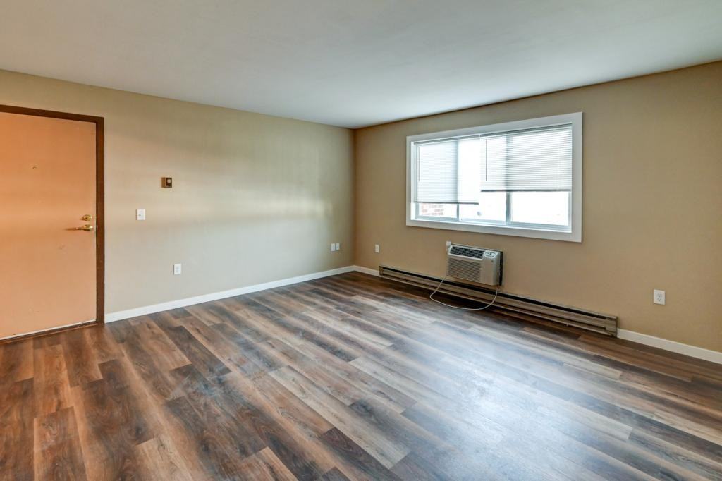 210 S Division St - Photo 5 of 16