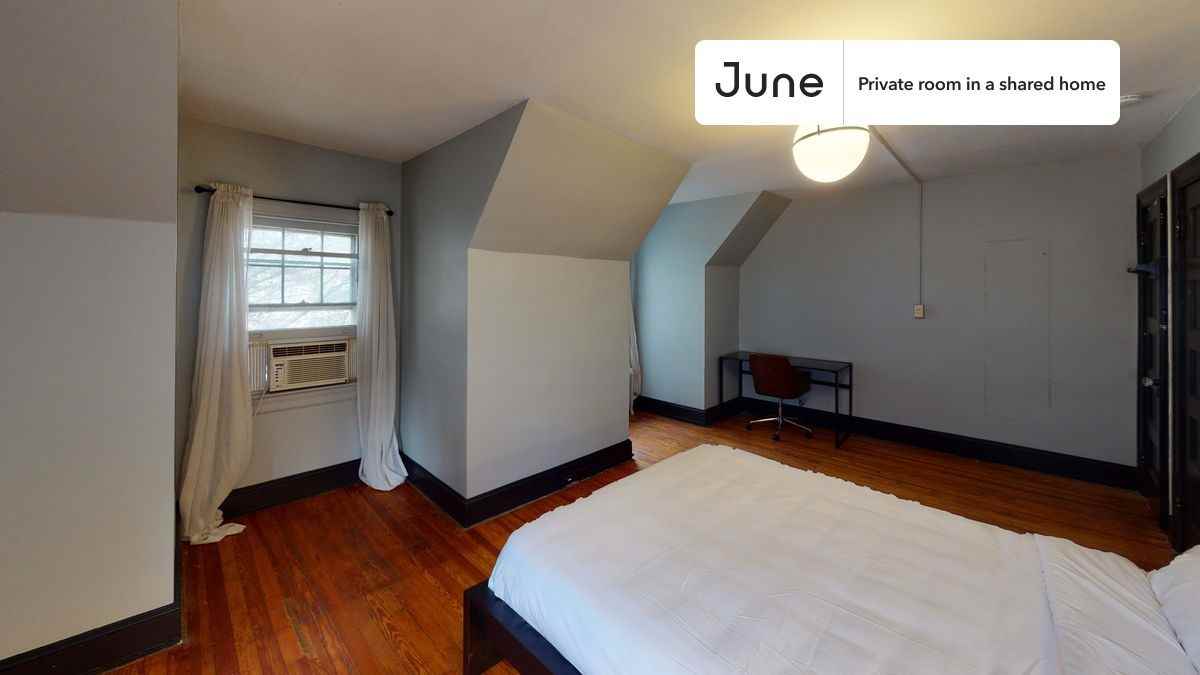 2270 Cathedral Ave Nw #3A - Photo 4 of 16