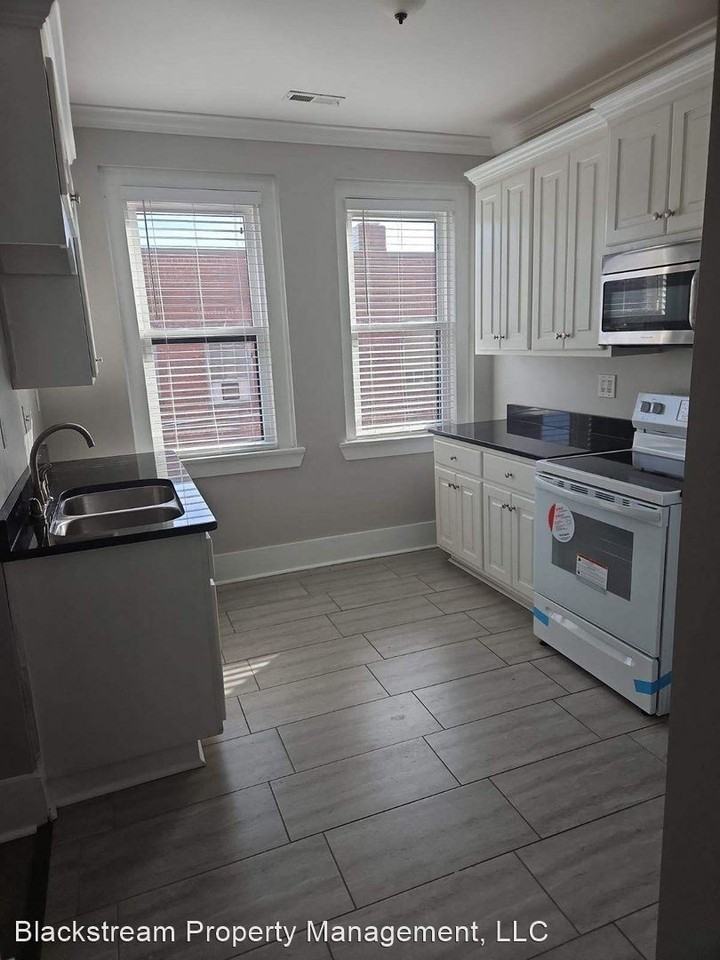 933-935 Main St - Photo 2 of 12