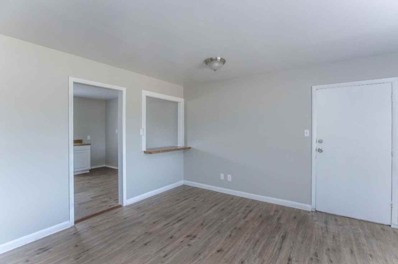 Discover Comfort and Convenience at Village South Apartments in Warner Robins! - Photo 3 of 15