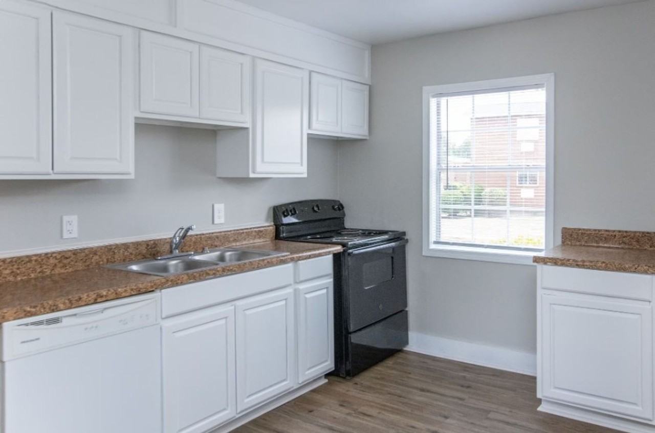 Discover Comfort and Convenience at Village South Apartments in Warner Robins! - Photo 5 of 15