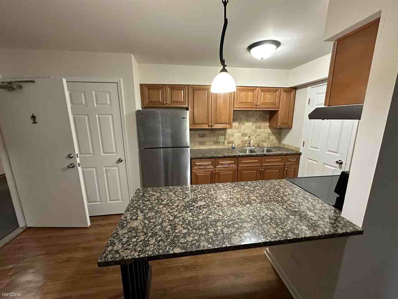 534 E Washington St - Photo 3 of 4