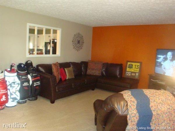 707 E Wilson St - Photo 3 of 6