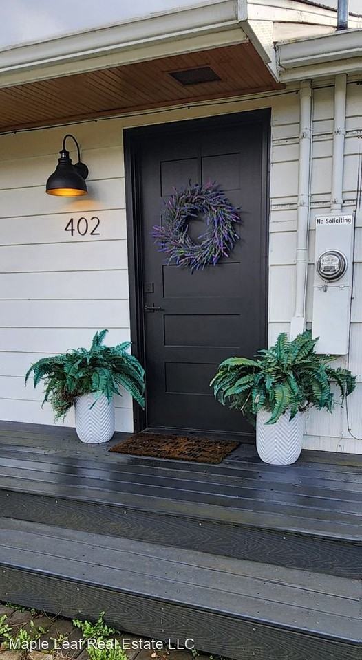 402 Hubbard Rd - Photo 2 of 24