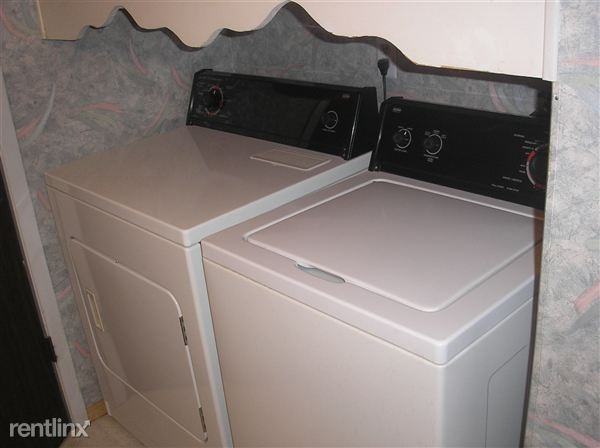 Sutton Farms Apartments 28315 Greenbriar Way, Woodhaven, MI 48183