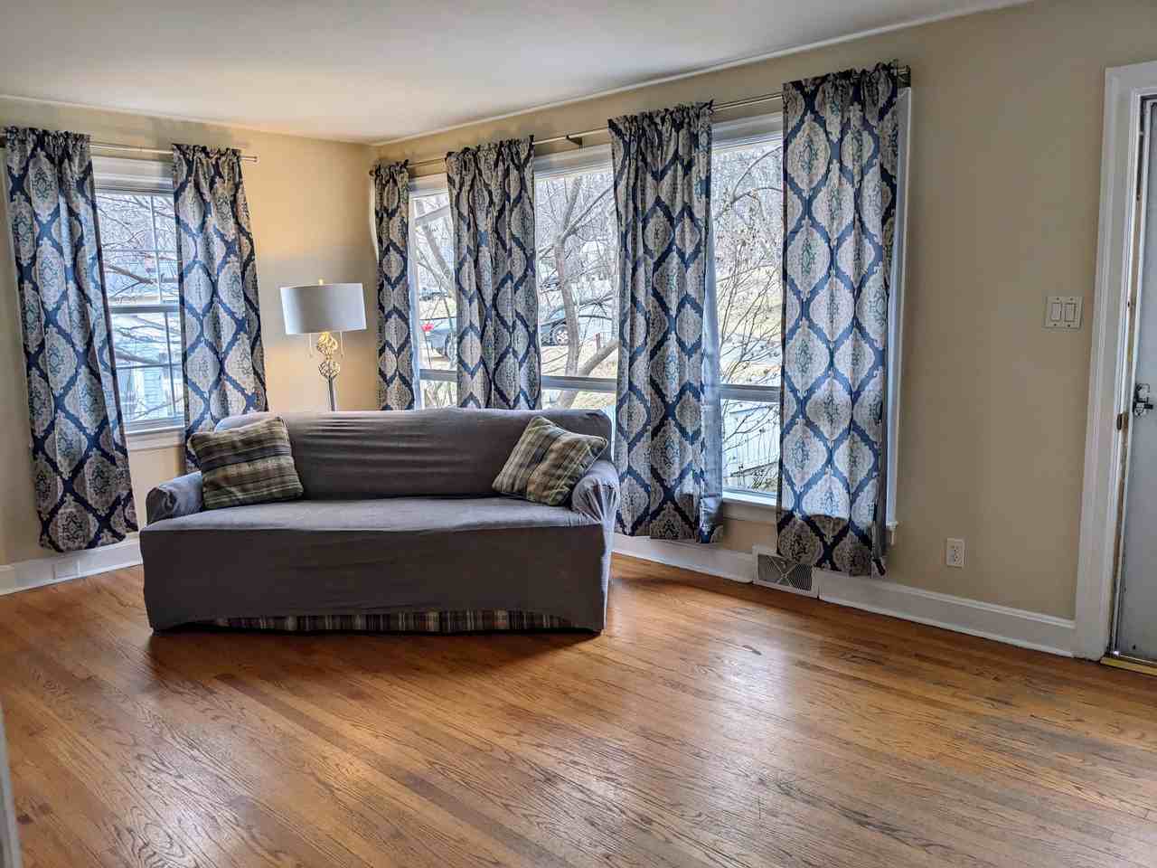 4668 Fairmont Ave - Photo 5 of 40