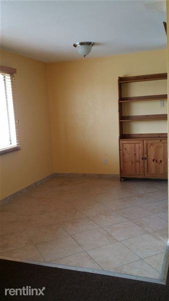 324 Stepney St - Photo 3 of 8