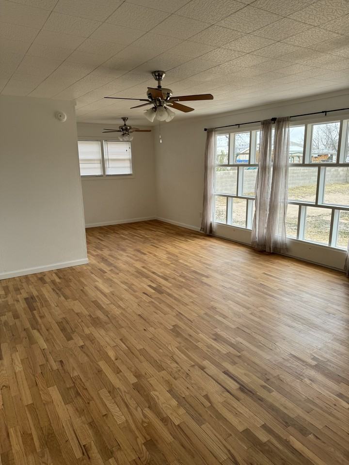 1010 Albert St #NA - Photo 2 of 6