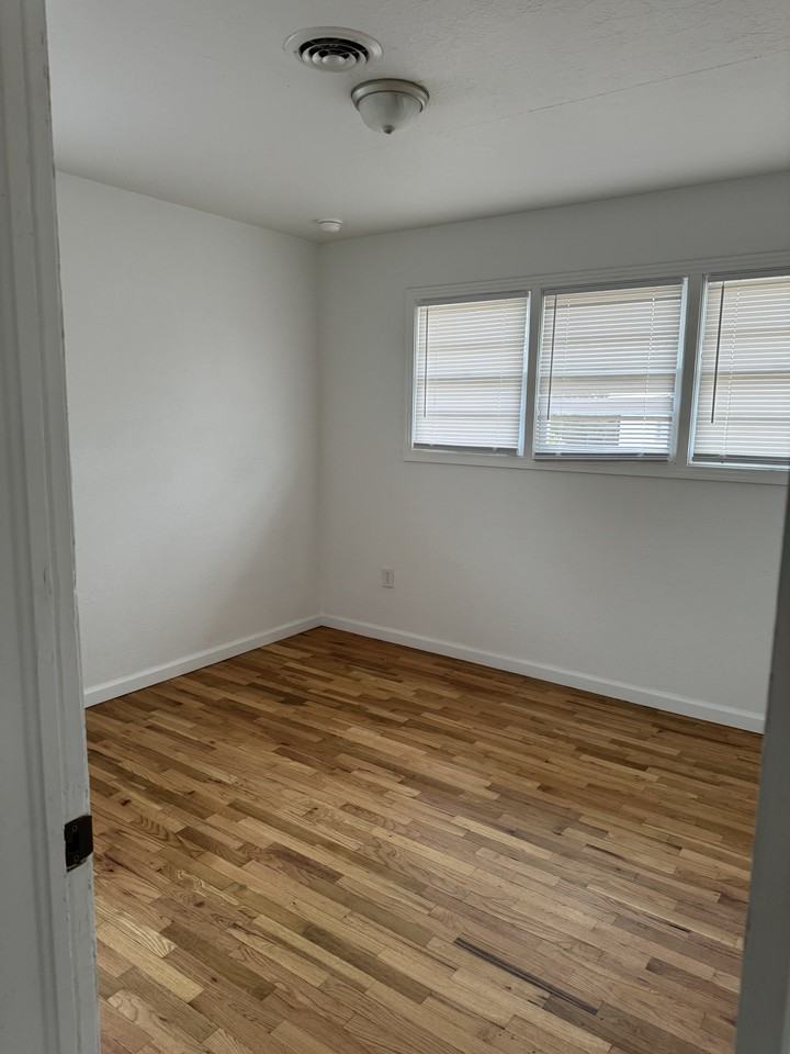 1010 Albert St #NA - Photo 3 of 6