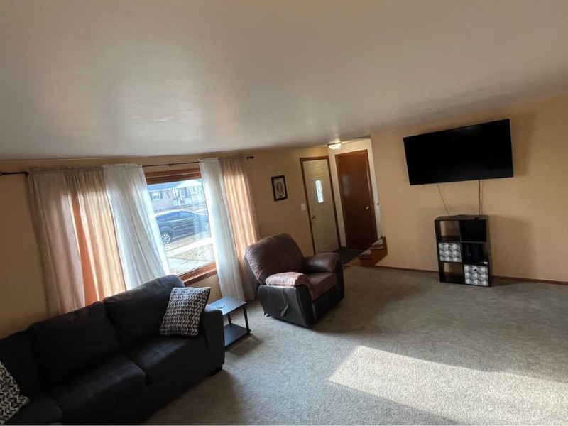 1198 Thorndale St - Photo 2 of 12